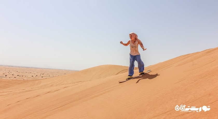 سرگرمی سند بوردینگ یا شن سواری دبی شهر امارات متحده عربی کشور دبی
