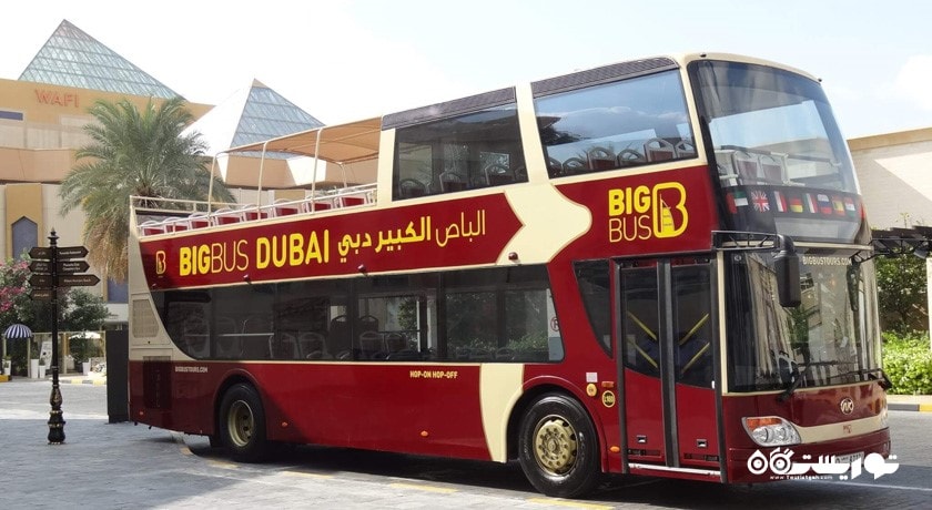 سرگرمی گردشگری با اتوبوس هوپ آن هوپ آف شهر امارات متحده عربی کشور دبی