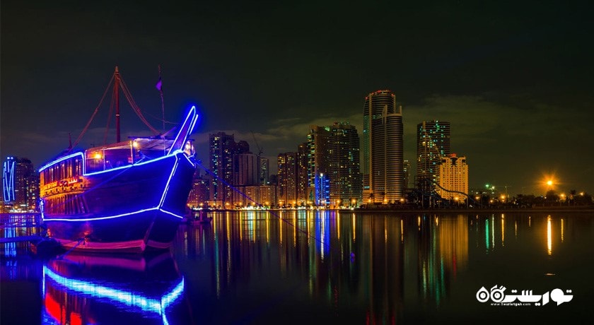 سرگرمی قایق و کشتی سواری در خور دبی شهر امارات متحده عربی کشور دبی