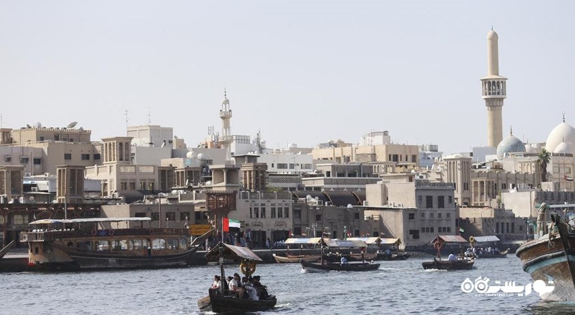 سرگرمی قایق و کشتی سواری در خور دبی شهر امارات متحده عربی کشور دبی