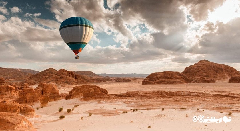 سرگرمی پرواز با بالن هوای گرم در دبی شهر امارات متحده عربی کشور دبی