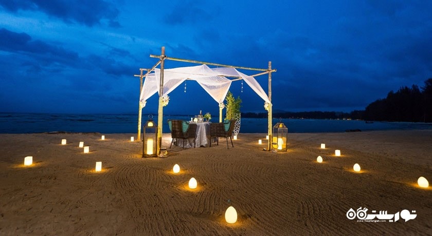 محوطه خصوصی سرو شام در کنار ساحل