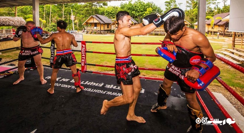 سرگرمی تماشای مسابقات بوکس تایلندی شهر تایلند کشور پوکت