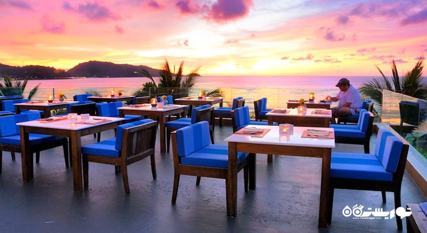 چشم انداز زیبای رستوران و بار سرفیس