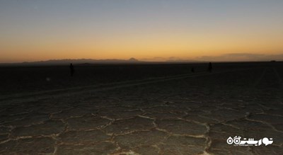  دریاچه نمک خور و بیابانک شهرستان اصفهان استان خور  و بیابانک