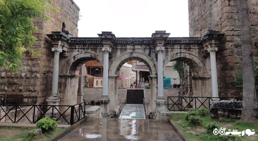  دروازه هادریان - هادرینز گیت شهر ترکیه کشور آنتالیا