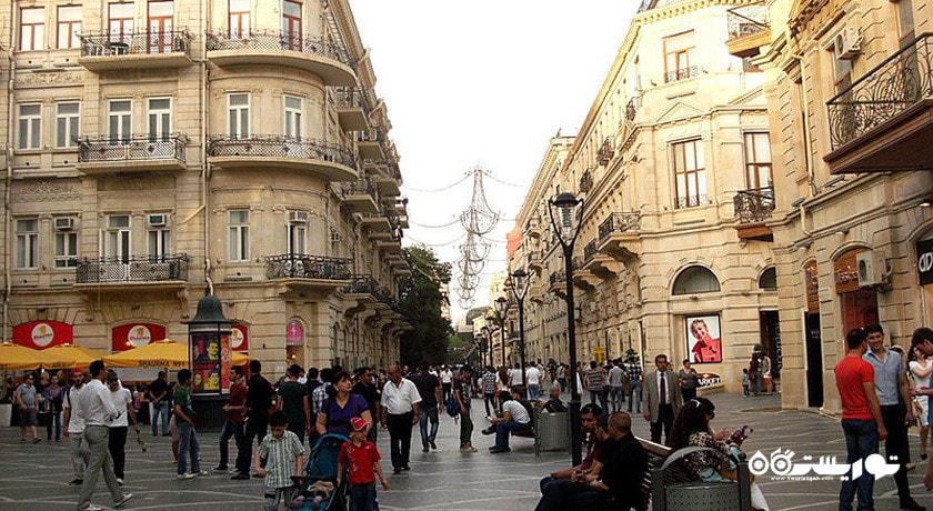 مرکز خرید خیابان نظامی (تورگووایا) شهر آذربایجان کشور باکو