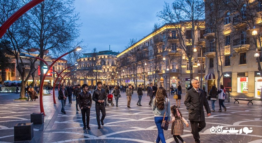 مرکز خرید خیابان نظامی (تورگووایا) شهر آذربایجان کشور باکو