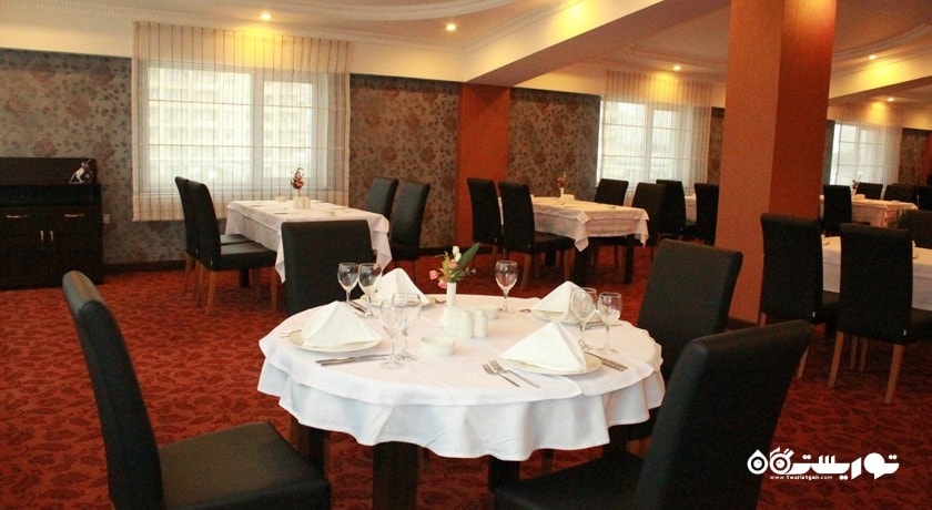 نمای کلی از رستوران مدرن