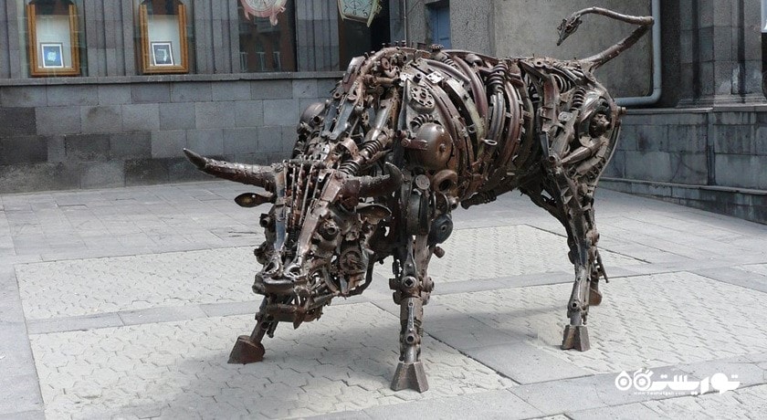 میدان شارل آزناوور -  شهر ایروان