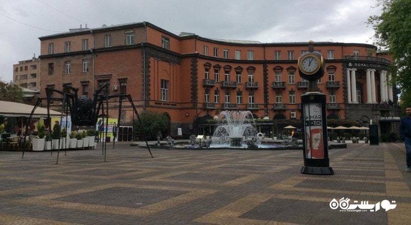 میدان شارل آزناوور -  شهر ایروان