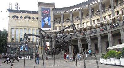  میدان شارل آزناوور شهر ارمنستان کشور ایروان