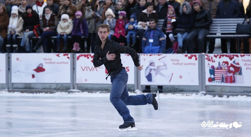 سرگرمی اسکیت سواری روی یخ ، ایروان شهر ارمنستان کشور ایروان