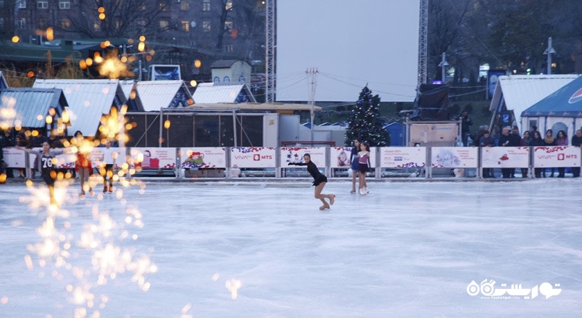 سرگرمی اسکیت سواری روی یخ ، ایروان شهر ارمنستان کشور ایروان