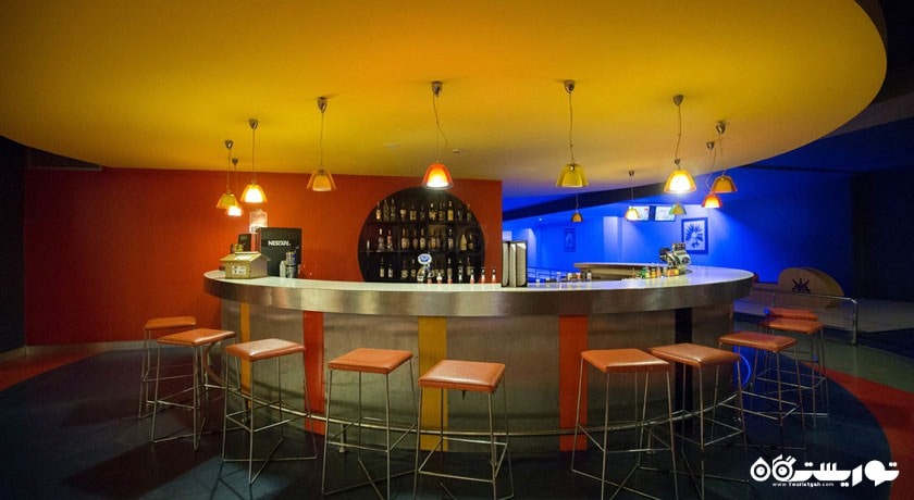 نمای بار اتاق بازی هتل