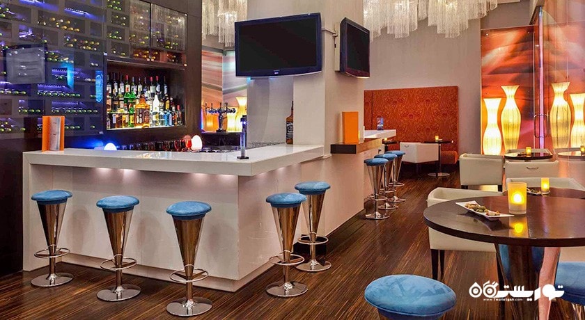 کافه بار ازاز هتل نووتل سوئیتز دبی مال آو امارات