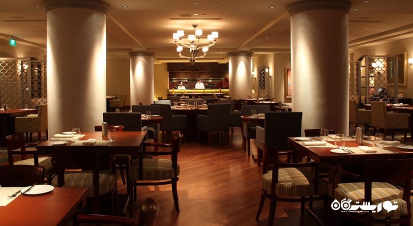 نمای کلی رستوران وان ناینتی