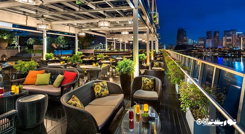 چشم انداز زیبای لانترن روف تاپ بار