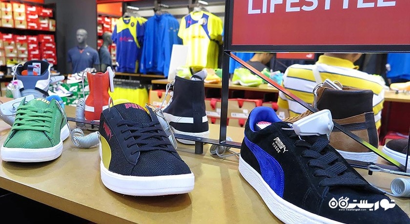 مرکز خرید آی ام ام اوت لت مال شهر سنگاپور کشور سنگاپور