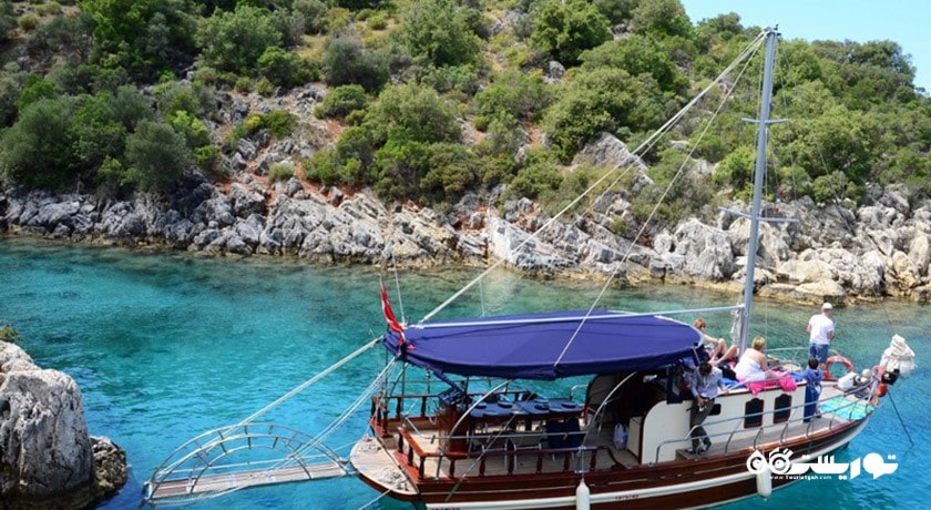 سرگرمی  قایق سواری در ازمیر شهر ترکیه کشور ازمیر