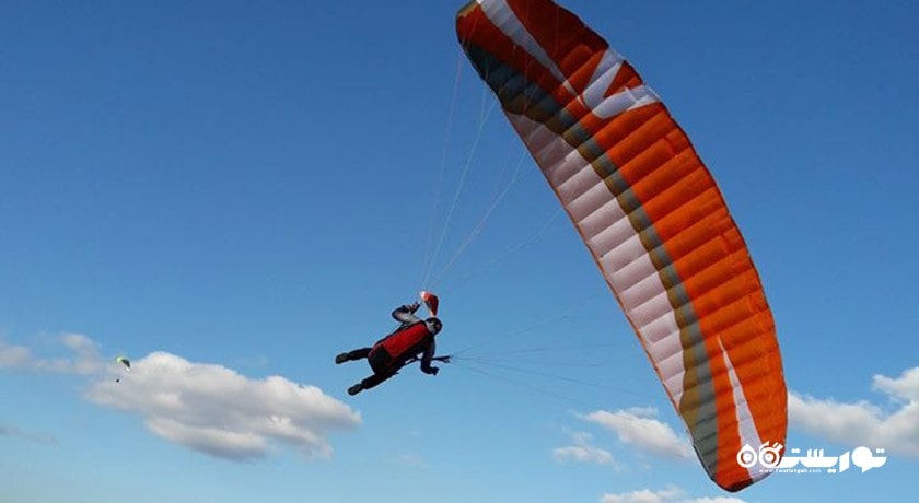 سرگرمی پاراگلایدر در ازمیر شهر ترکیه کشور ازمیر