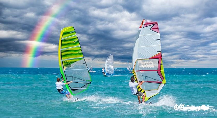 سرگرمی بادسواری در آلاچاتی شهر ترکیه کشور ازمیر