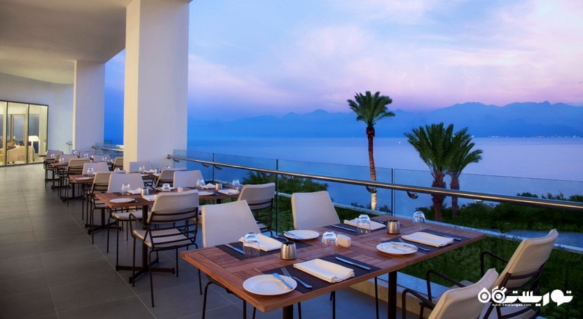 محوطه فضای باز رستوران آکرا بیسترو