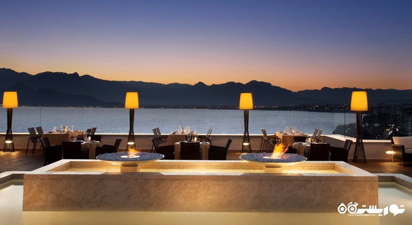 چشم انداز زیبای  رستوران آسمانی