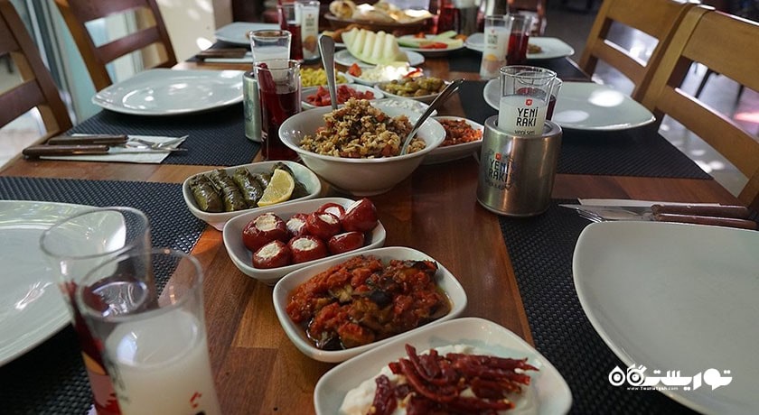 رستوران رستوران اتانتیک اجاکباشی شهر بدروم 