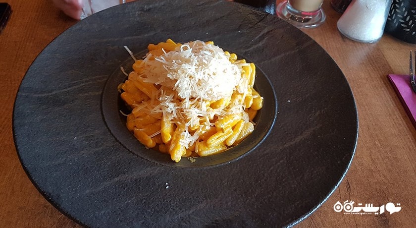 رستوران کافه رستوران پوکا بیچ شهر مارماریس 