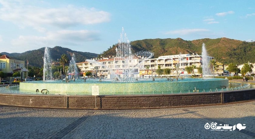  میدان جوانان نوزدهم ماه مه و فواره های رقص آب شهر ترکیه کشور مارماریس