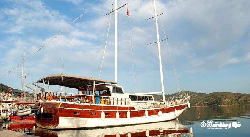 سرگرمی دریانوردی آبی در مارماریس شهر ترکیه کشور مارماریس