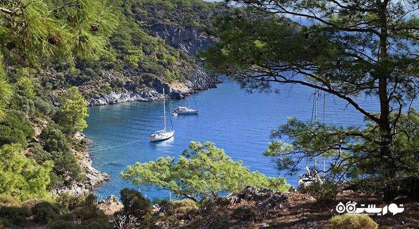 سرگرمی دریانوردی آبی در مارماریس شهر ترکیه کشور مارماریس