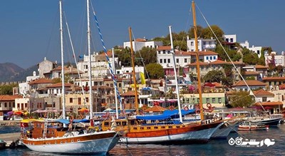سرگرمی دریانوردی آبی در مارماریس شهر ترکیه کشور مارماریس