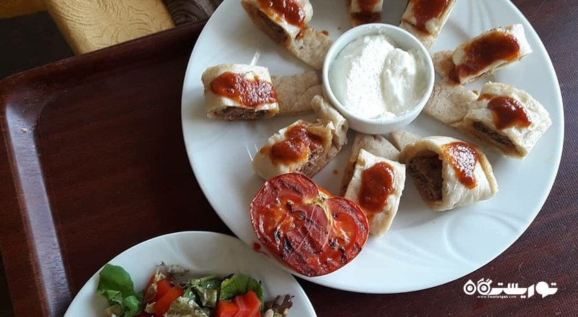 رستوران رستوران محل پدر و پسر و اسکله سوفراسی شهر آلانیا 