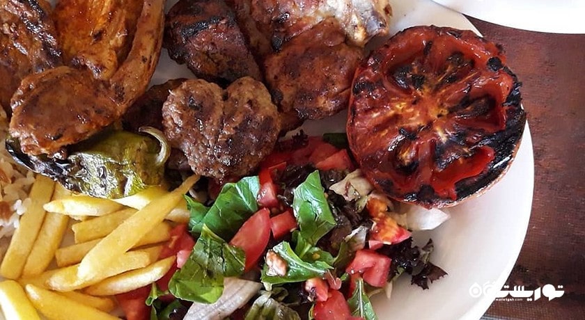 رستوران رستوران محل پدر و پسر و اسکله سوفراسی شهر آلانیا 