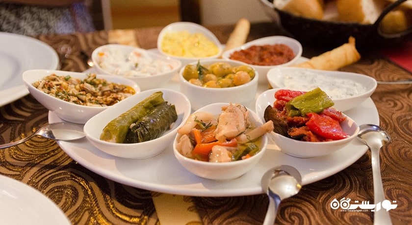 رستوران رستوران محل پدر و پسر و اسکله سوفراسی شهر آلانیا 