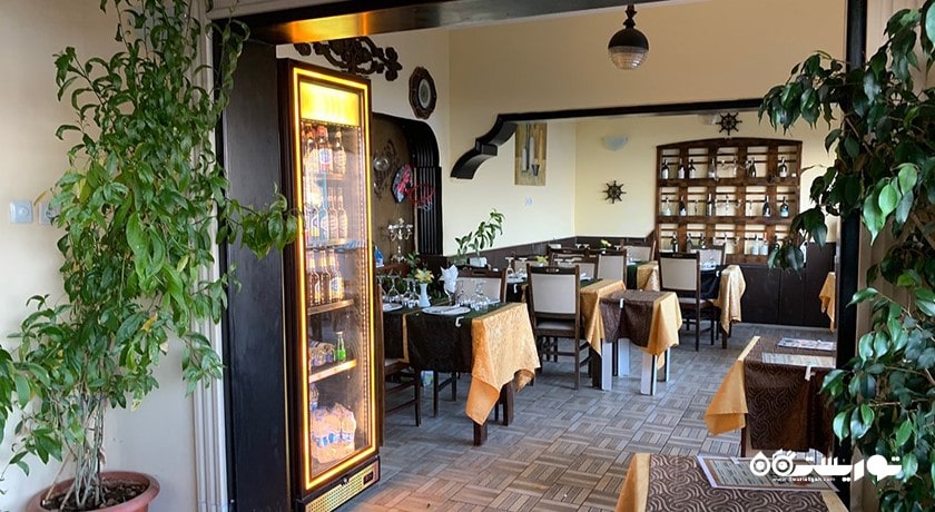 رستوران رستوران محل پدر و پسر و اسکله سوفراسی شهر آلانیا 