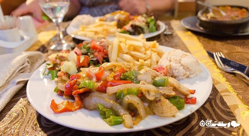 رستوران رستوران محل پدر و پسر و اسکله سوفراسی شهر آلانیا 