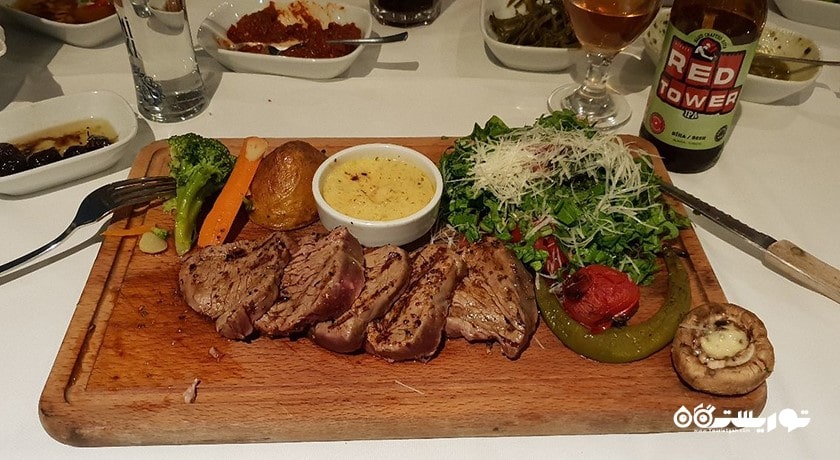 رستوران رستوران برج قرمز شهر آلانیا 