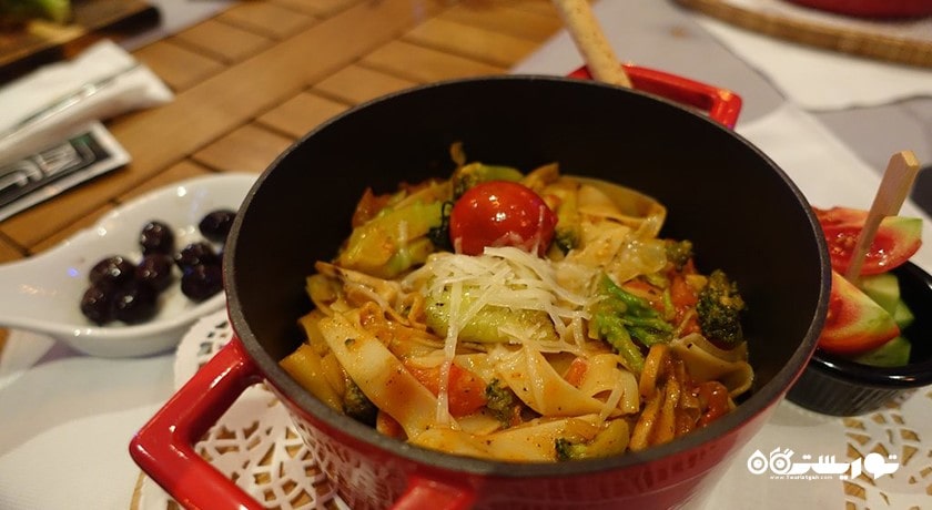 رستوران رستوران بای ام اچ فود اند درینکس شهر آلانیا 