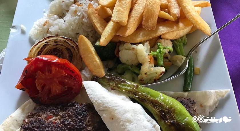 رستوران بار و رستوران تئوز پلیس شهر آلانیا 