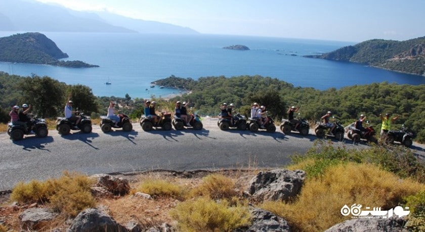 سرگرمی سواری با خودروی همه جا رو یا ATV در کوه های تاروس  شهر ترکیه کشور آلانیا