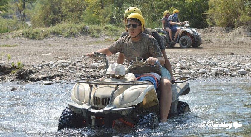 سرگرمی سواری با خودروی همه جا رو یا ATV در کوه های تاروس  شهر ترکیه کشور آلانیا