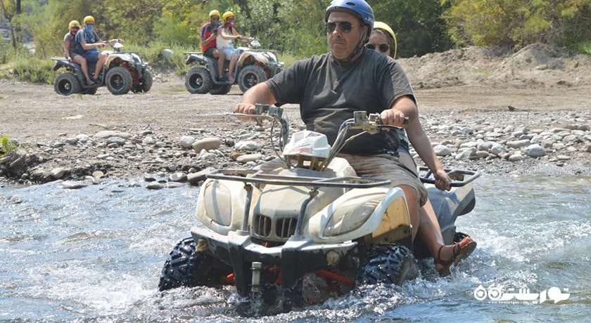 سرگرمی سواری با خودروی همه جا رو یا ATV در کوه های تاروس  شهر ترکیه کشور آلانیا