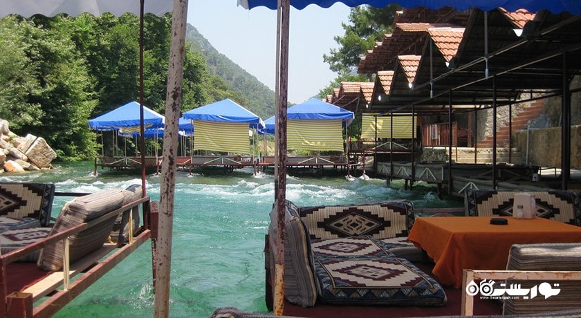 سرگرمی تفریح کنار رودخانه دیم شهر ترکیه کشور آلانیا