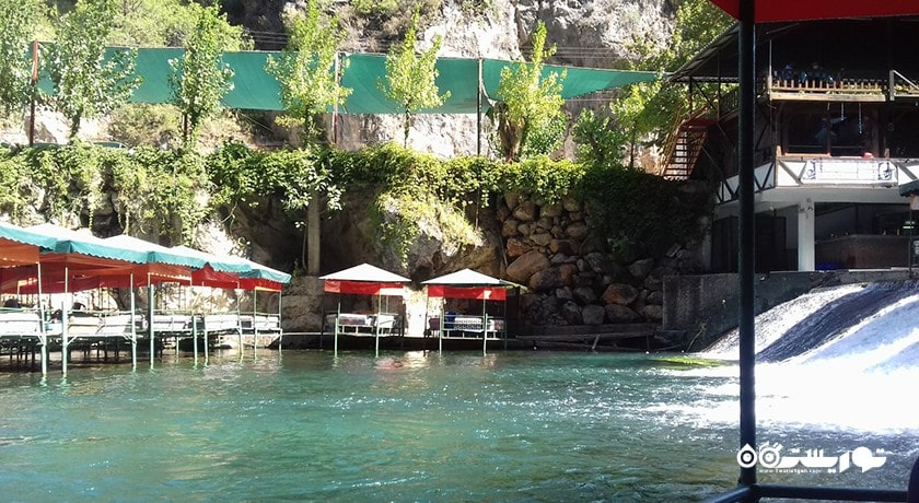 سرگرمی تفریح کنار رودخانه دیم شهر ترکیه کشور آلانیا