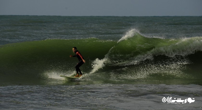 سرگرمی موج سواری در آلانیا شهر ترکیه کشور آلانیا