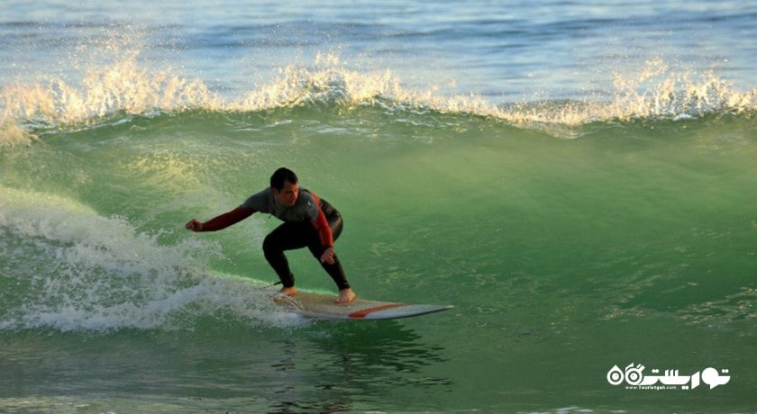 سرگرمی موج سواری در آلانیا شهر ترکیه کشور آلانیا