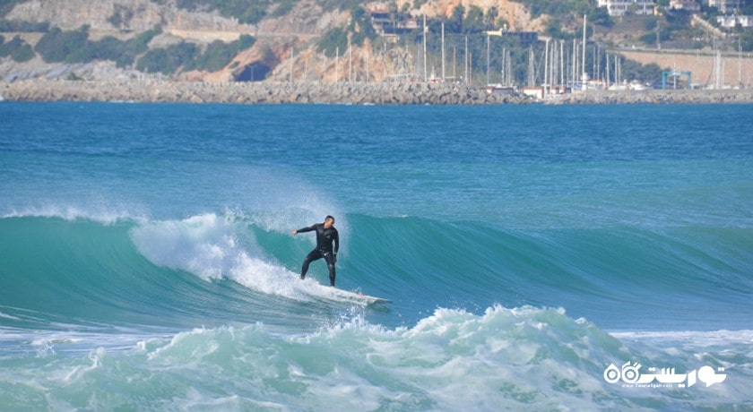 سرگرمی موج سواری در آلانیا شهر ترکیه کشور آلانیا